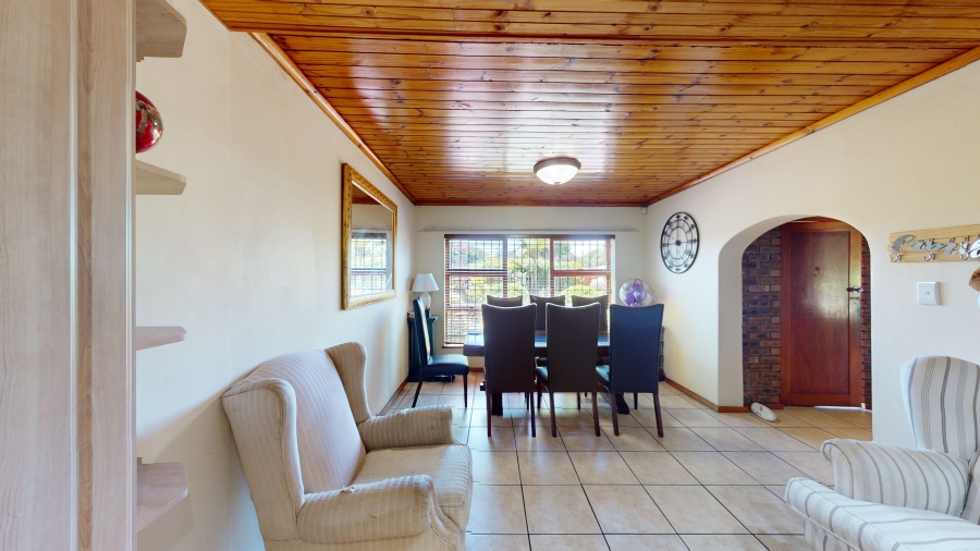 4 Bedroom Property for Sale in Sonnekuil Western Cape